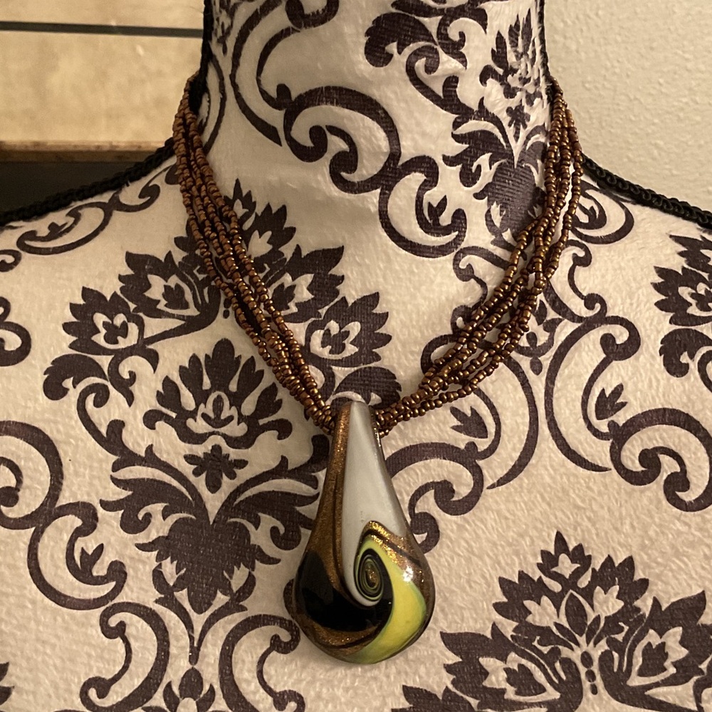 Elegant Swirl Pendant Necklace